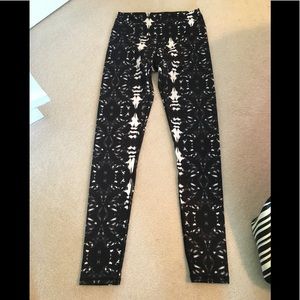 Fabletics printed leggings tights